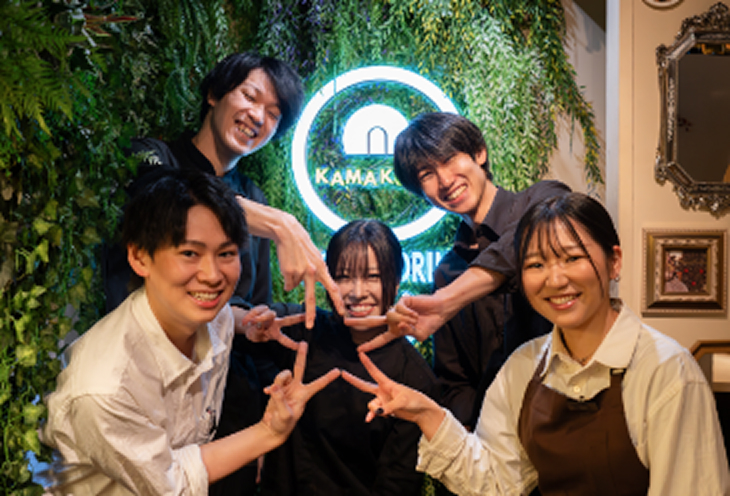 笑顔の5人スタッフ