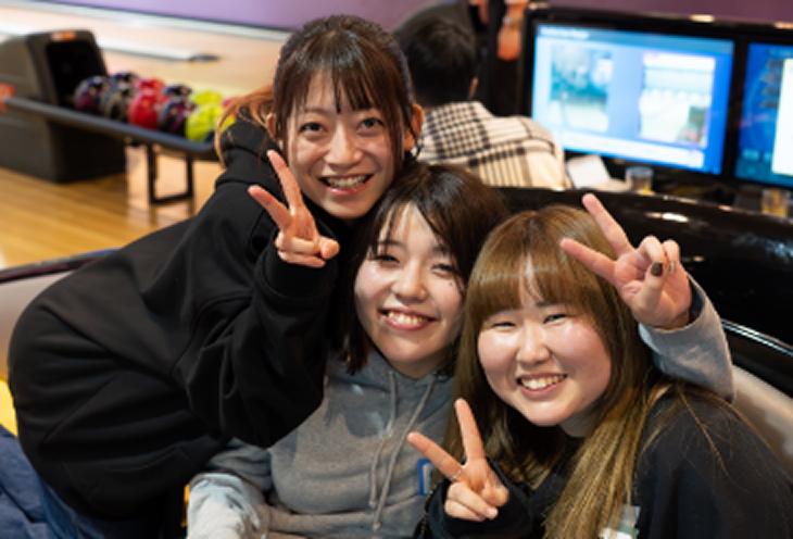 3人の笑顔女性スタッフ