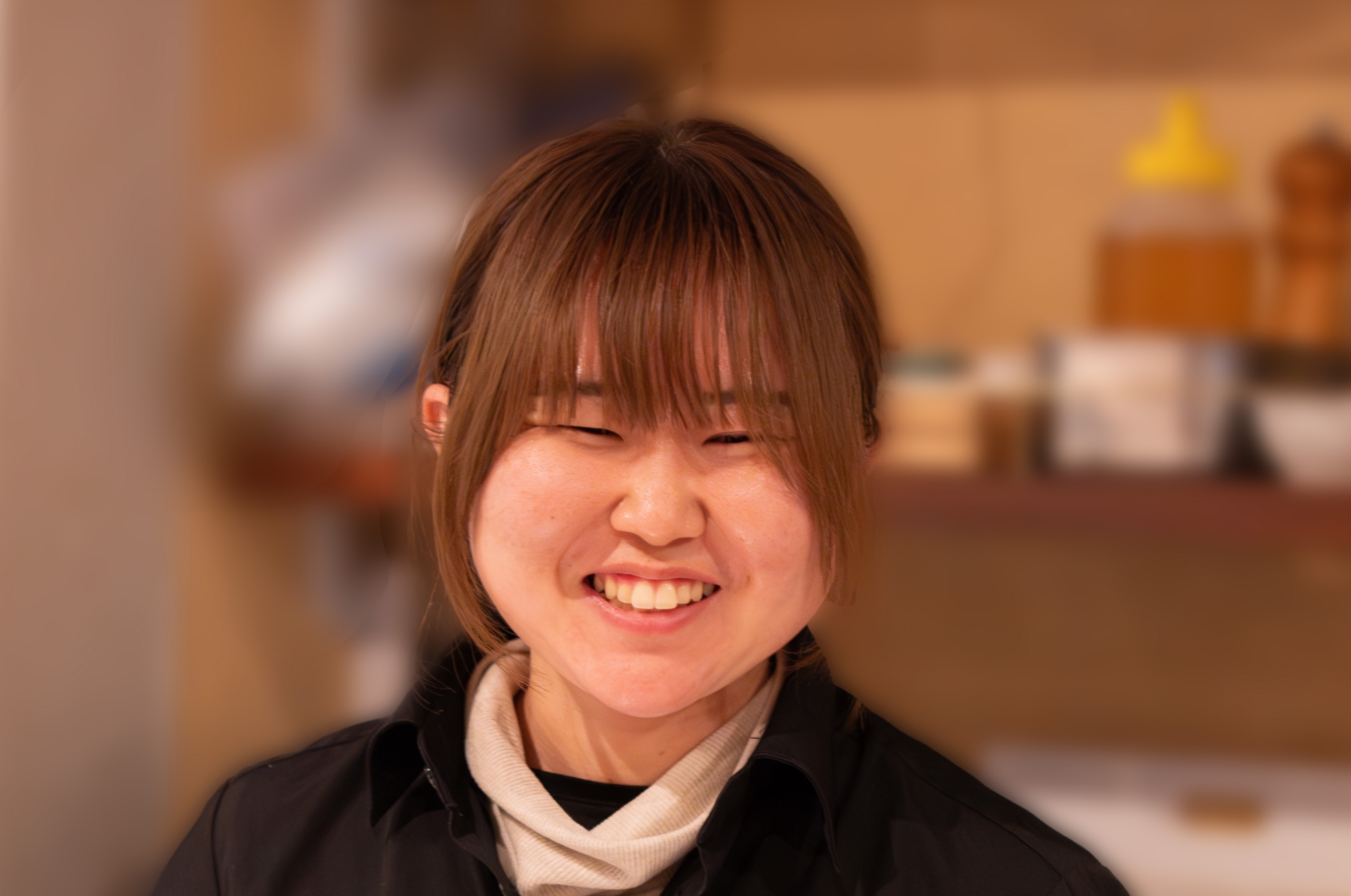 インタビュー笑顔の女性スタッフ
